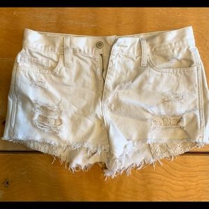 White hollister high rise Jean short.